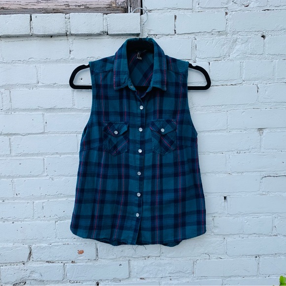 ✨Free Add-On✨Forever 21 Plaid Vest - Picture 1 of 4